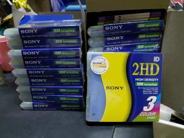 แผ่นพร็อบปี้ดิสsonyสองกล่อง ของใหม่2กล่อง400บาทครับ