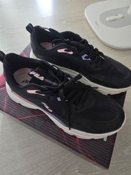 FILA รองเท้าผู้หญิง มือสองสภาพดี 
