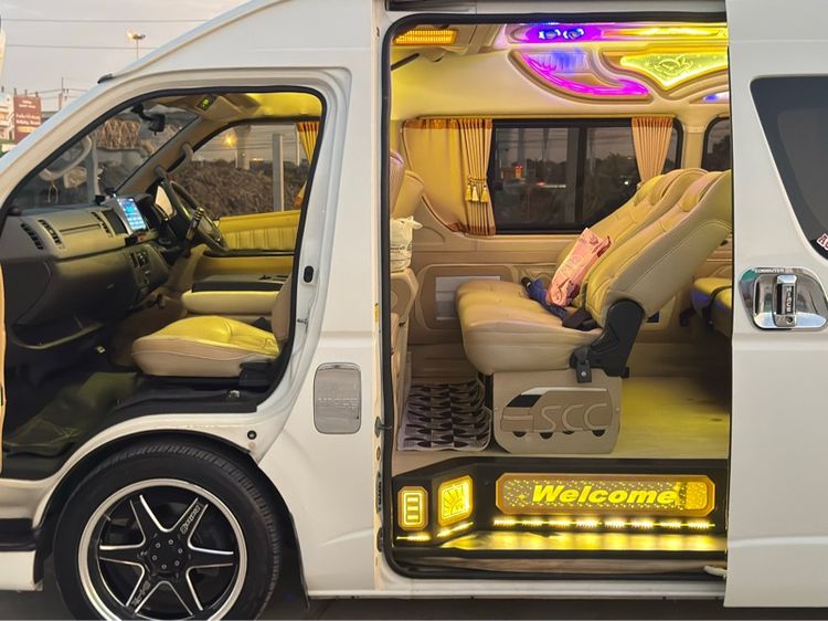 Toyota Commuter 2013 2.5 Van ดีเซล ไม่ติดแก๊ส เกียร์ธรรมดา ขาว รูปที่ 2