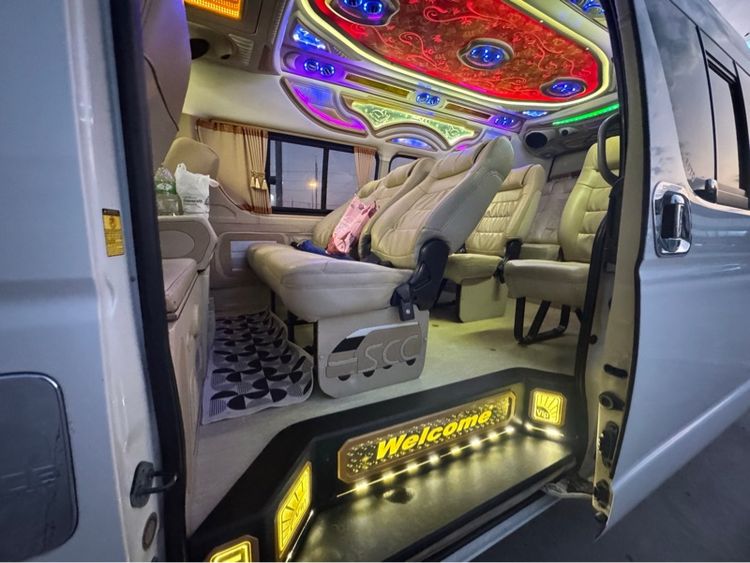 Toyota Commuter 2013 2.5 Van ดีเซล ไม่ติดแก๊ส เกียร์ธรรมดา ขาว รูปที่ 3