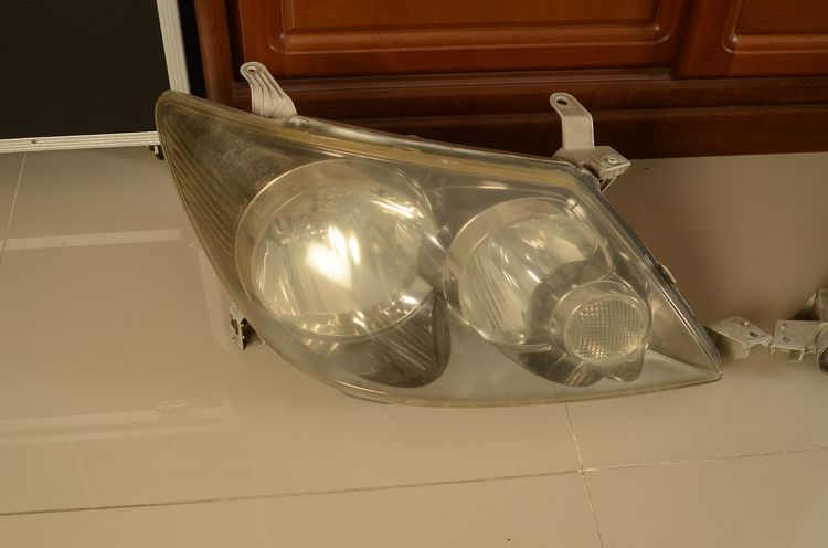 ไฟหน้าฟอจูนเนอร์ ปี 2004-2006 รูปที่ 5