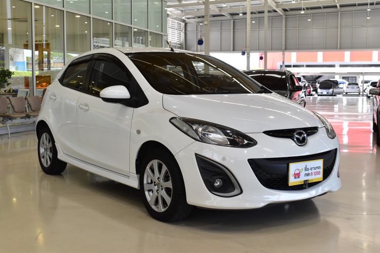 Mazda Mazda 2 2011 1.5 Spirit Sports Sedan เบนซิน LPG เกียร์อัตโนมัติ ขาว รูปที่ 2