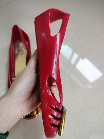 รองเท้าส้นเตารีด แดง หนัง PU UK 2.5 | EU 35 | US 4.5 อื่นๆ รองเท้า ferragamo แท้ 