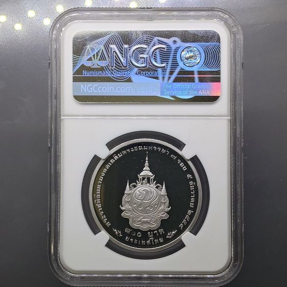 เหรียญ 800 บาท เนื้อเงินขัดเงา ที่ระลึกพระราชพิธีมหามงคลเฉลิมพระชนมพรรษา 7 รอบ รัชกาลที่9 พ.ศ.2554 เหรียญเกรด PF70 NGC รูปที่ 4