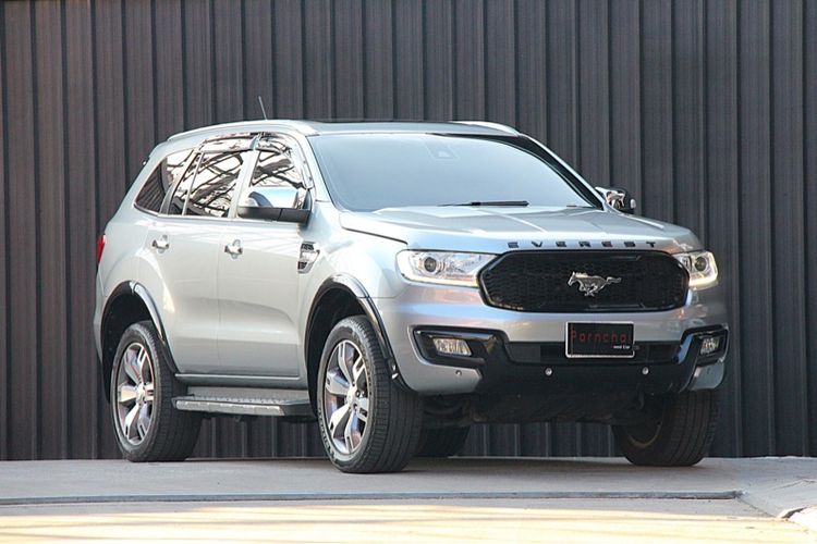 รถ Ford Everest 3.2 Titanium Plus 4WD สี บรอนซ์เงิน
