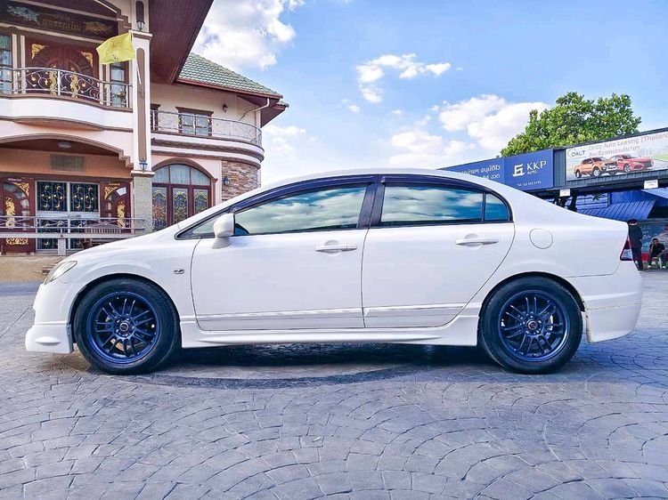 Honda Civic 2010 1.8 E i-VTEC Sedan เบนซิน ไม่ติดแก๊ส เกียร์ธรรมดา ขาว รูปที่ 3
