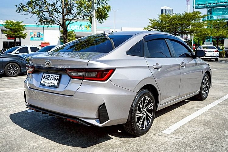 Toyota Yaris ATIV 2022 1.2 Smart Sedan เบนซิน ไม่ติดแก๊ส เกียร์อัตโนมัติ เทา รูปที่ 3