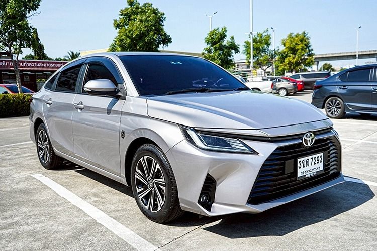 รถ Toyota Yaris ATIV 1.2 Smart สี เทา