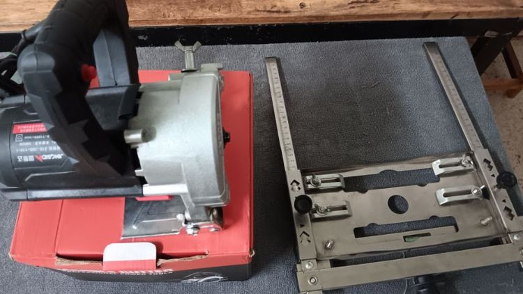 ตัวตัด4"พร้อมขาจับเดินซอยปรับขนาดได้30cm