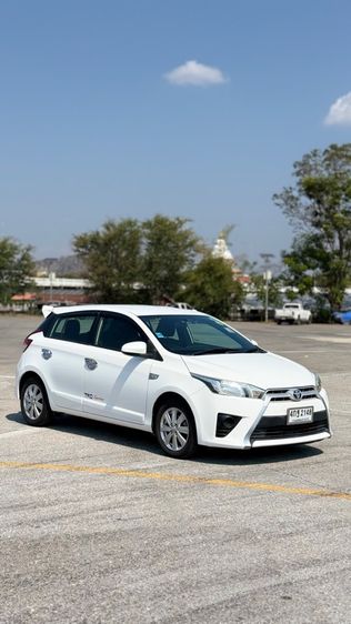 Toyota Yaris 2015 1.2 E Sedan เบนซิน ไม่ติดแก๊ส เกียร์อัตโนมัติ ขาว รูปที่ 3