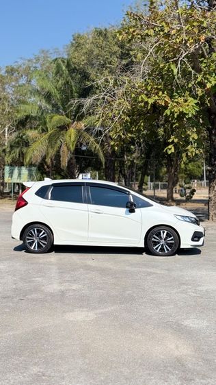 Honda Jazz 2019 1.5 RS i-VTEC Sedan เบนซิน ไม่ติดแก๊ส เกียร์อัตโนมัติ ขาว รูปที่ 3