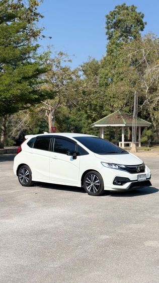 Honda Jazz 2019 1.5 RS i-VTEC Sedan เบนซิน ไม่ติดแก๊ส เกียร์อัตโนมัติ ขาว รูปที่ 2