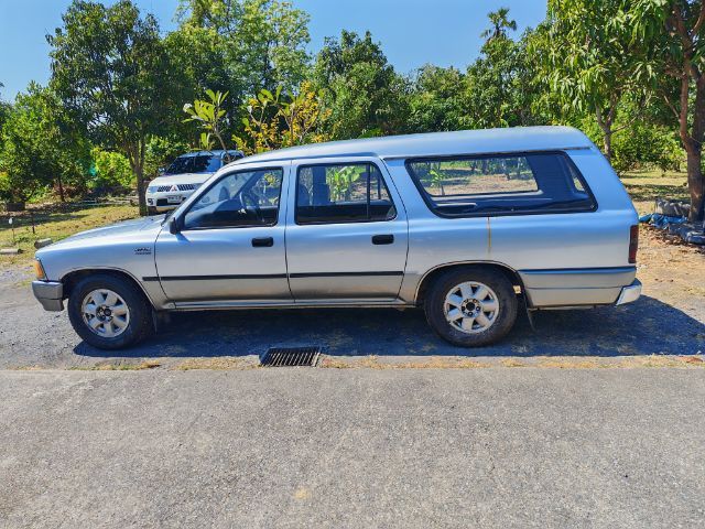 Toyota Hilux Mighty-X 1996 2.4 Van ดีเซล ไม่ติดแก๊ส เกียร์ธรรมดา เทา รูปที่ 3