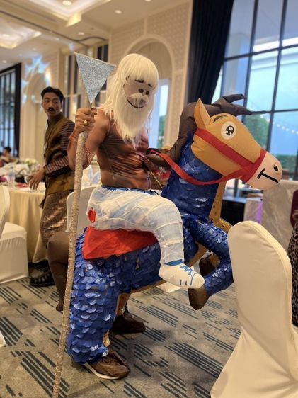 อื่นๆ ชุดชีเปลือยและม้านิลมังกร