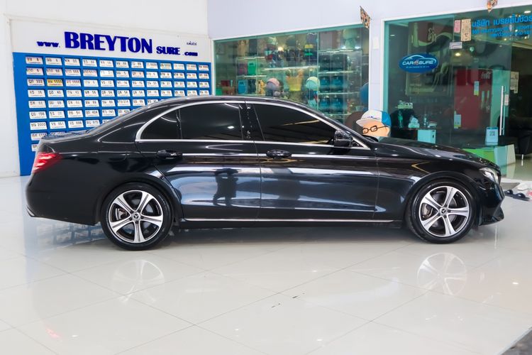 Mercedes-Benz E-Class 2019 E220 Sedan ดีเซล ไม่ติดแก๊ส เกียร์อัตโนมัติ ดำ รูปที่ 2