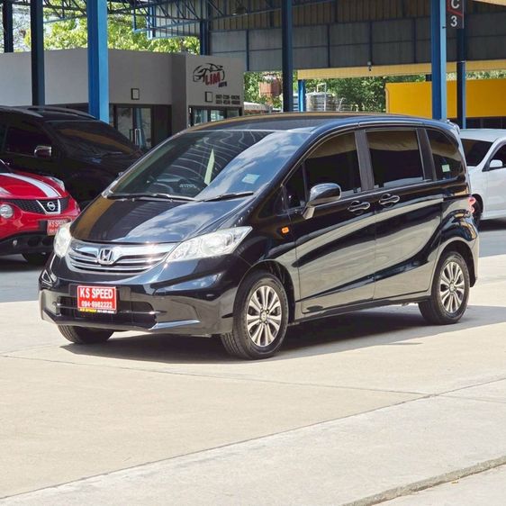 รถ Honda Freed 1.5 E สี ดำ