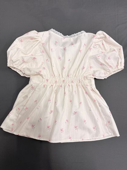 เสื้อแขนพองแต่งคอลูกไม้ ผูกโบว์น่ารัก ดอกละมุน-ครีม รูปที่ 2