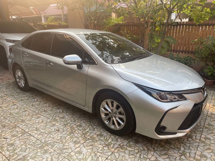 รถ Toyota Altis 1.6 G สี เทา