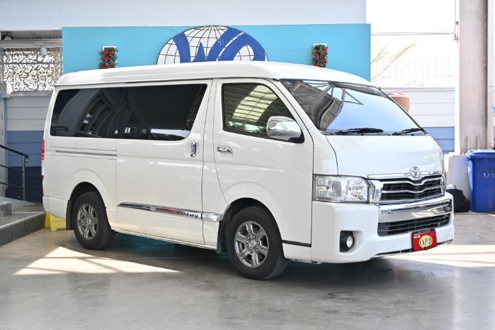 รถ Toyota Ventury 2.7 G สี ขาว