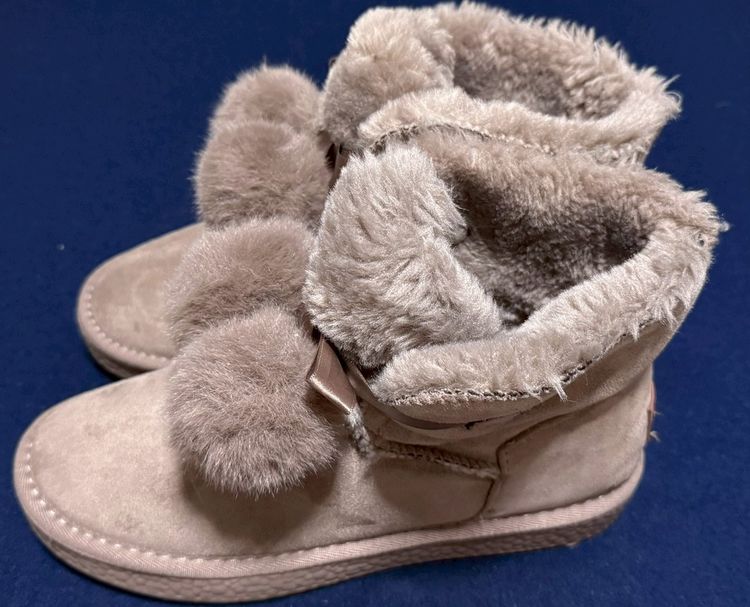 รองเท้า MOGA สภาพใหม่ สภาพสวยมาก 95 เปอร์เซ็นต์ จากเกาหลี