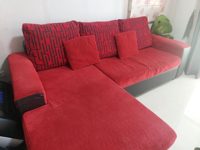 โซฟาเบดผ้าลูกฟูกสีแดง ขนาด 2.35 × 1.65เมตร
แถมหมอนอิงใหญ่ 3 อัน เล็ก 2 อัน ตามภาพ
ไม่มีรอยขาดนะคะ สภาพดี
ใครสนใจให้รถมารับไปได้เลยค่ะ