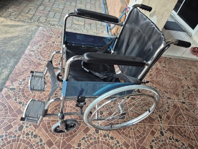 อุปกรณ์เพื่อสุขภาพ ขายรถเข็นคนป่วย ของใหม่ยังไม่ได้ใช้งาน1500 บ.   นนทบุรี. 0844244848
