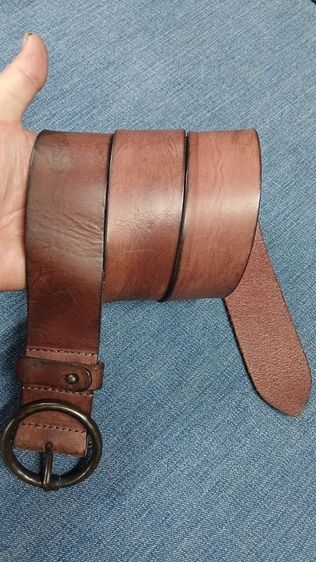 เข็มขัดหนังแท้ AMSTERDAM HERITAGE เอว 33 ถึง 38
กว้าง 1.7 ยาวรวมหัว 43.8
แบรนด์แพง หนังสวยมาก 
สภาพกริ๊บ ตัวอย่างตามรูปท้าย รูปที่ 2