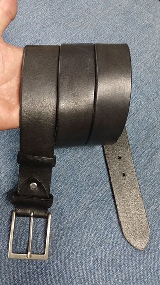 เข็มขัดหนังแท้ VERA PELLE
made in ITALY ไซส์ XXL เอว 40 ถึง 46 กว้าง 1.5 ยาวรวมหัว 53 หนังหล่อสวยมาก รูปที่ 2