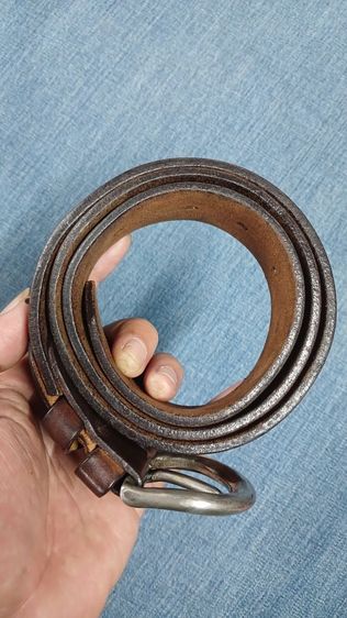 เข็มขัดหนังแท้ แบรนด์
เอว 29 ถึง 36 กว้าง 1.5
ยาวรวมหัว 41.8 หนังหนา นิ่ม
สวยมาก มีรอยตามใช้ รูปที่ 4