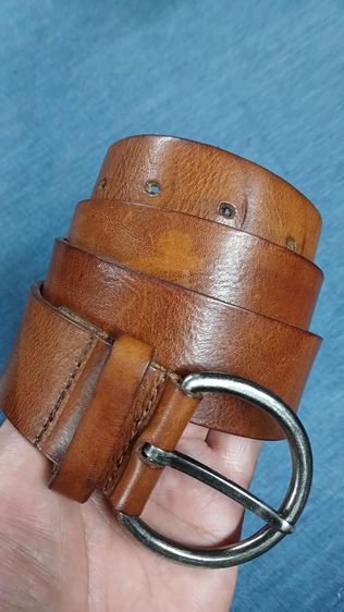 เข็มขัดหนังแท้ pieces by bestseller
made in HOLLAND เอว 33 ถึง 38
กว้าง 1.5 ยาวรวมหัว 43.5 แบรนด์แพง หนังสวย มีรอยตามใช้ รูปที่ 6