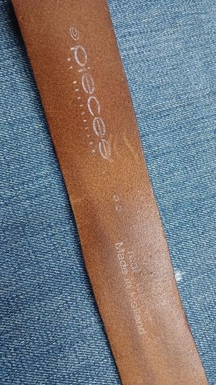 เข็มขัดหนังแท้ pieces by bestseller
made in HOLLAND เอว 33 ถึง 38
กว้าง 1.5 ยาวรวมหัว 43.5 แบรนด์แพง หนังสวย มีรอยตามใช้ รูปที่ 4