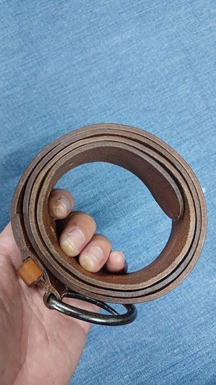 เข็มขัดหนังแท้ pieces by bestseller
made in HOLLAND เอว 33 ถึง 38
กว้าง 1.5 ยาวรวมหัว 43.5 แบรนด์แพง หนังสวย มีรอยตามใช้ รูปที่ 7