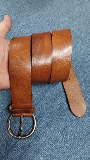 เข็มขัดหนังแท้ pieces by bestseller
made in HOLLAND เอว 33 ถึง 38
กว้าง 1.5 ยาวรวมหัว 43.5 แบรนด์แพง หนังสวย มีรอยตามใช้ รูปที่ 2