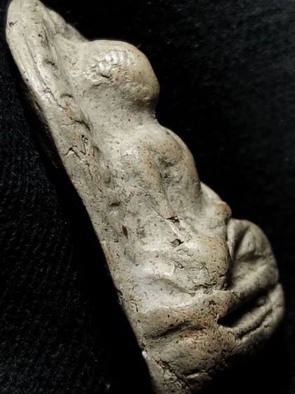 พระรอดลำพูนพิมพ์กลางเนื้อขาวครับ รูปที่ 15