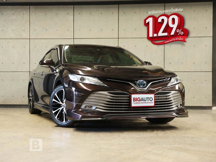 รถ Toyota Camry 2.5 Hybrid Premium สี น้ำตาล