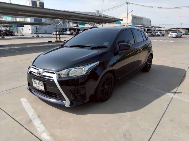 รถ Toyota Yaris 1.2 E สี ดำ