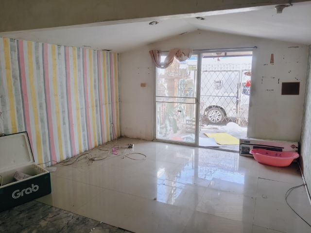 มีบางส่วน ขายทาวน์เฮ้าส์ราคาถูก ตามสภาพ, เขตพัทยา, ต.หนองปรือ พื้นด้านล่างเป็นหินอ่อน,3 นอน2 นำ้,ใกล้ด่านมอเตอร์เวหนองปรือ1นาที,โทร.0800669619 รูปที่ 2