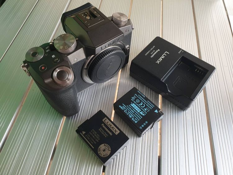 กล้องมิลเลอร์เลส ไม่กันน้ำ ขายกล้อง Panasonic G7 พร้อมเลนส์ 14-42 mm f3.5-5.6 สภาพดีพร้อมใช้