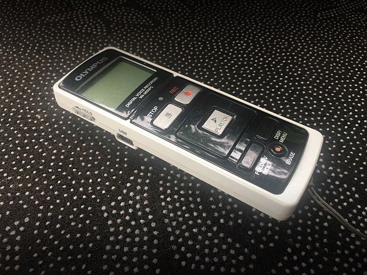 เครื่องบันทึกเสียงดิจิตอลของ Olympus สวยและ ใหม่ 