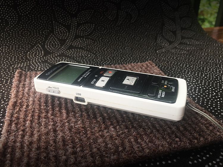 เครื่องบันทึกเสียงดิจิตอลของ Olympus สวยและ ใหม่  รูปที่ 2