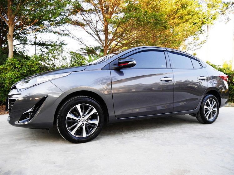 รถ Toyota Yaris ATIV 1.2 S สี เทา