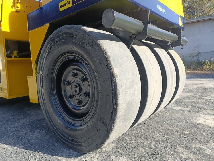 รถบด หน้าเหล็ก-หลังยาง Komatsu JV40C   ขนาด 4 ตัน มีระบบสั้นสะเทือน  หลังคากันแดดกันฝน รูปที่ 10