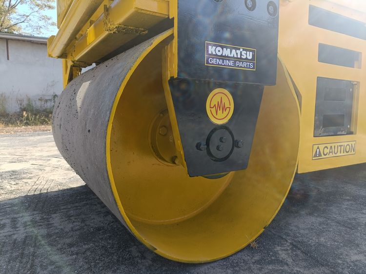 รถบด หน้าเหล็ก-หลังยาง Komatsu JV40C   ขนาด 4 ตัน มีระบบสั้นสะเทือน  หลังคากันแดดกันฝน รูปที่ 8
