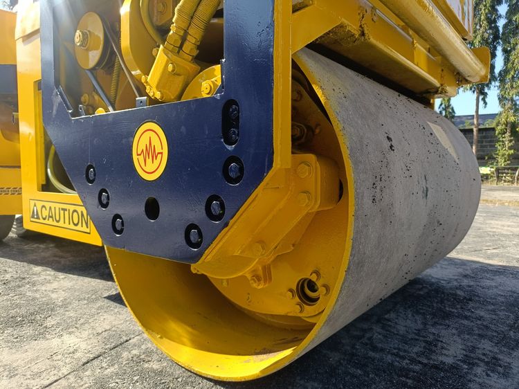 รถบด หน้าเหล็ก-หลังยาง Komatsu JV40C   ขนาด 4 ตัน มีระบบสั้นสะเทือน  หลังคากันแดดกันฝน รูปที่ 7