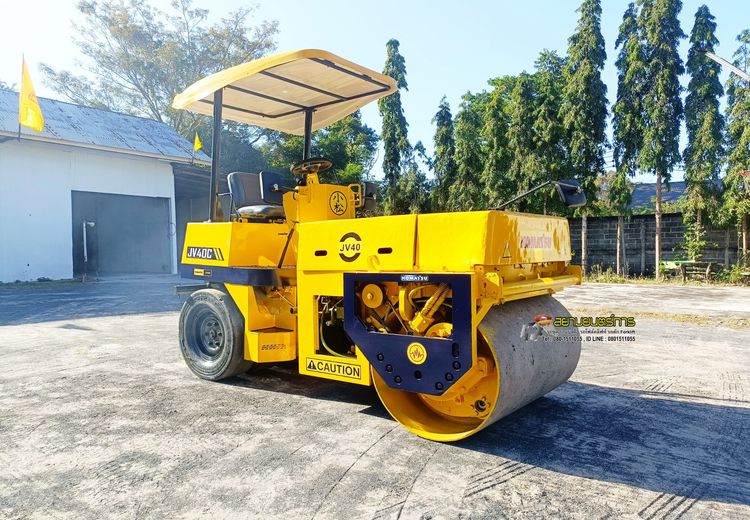 รถบด หน้าเหล็ก-หลังยาง Komatsu JV40C   ขนาด 4 ตัน มีระบบสั้นสะเทือน  หลังคากันแดดกันฝน รูปที่ 4
