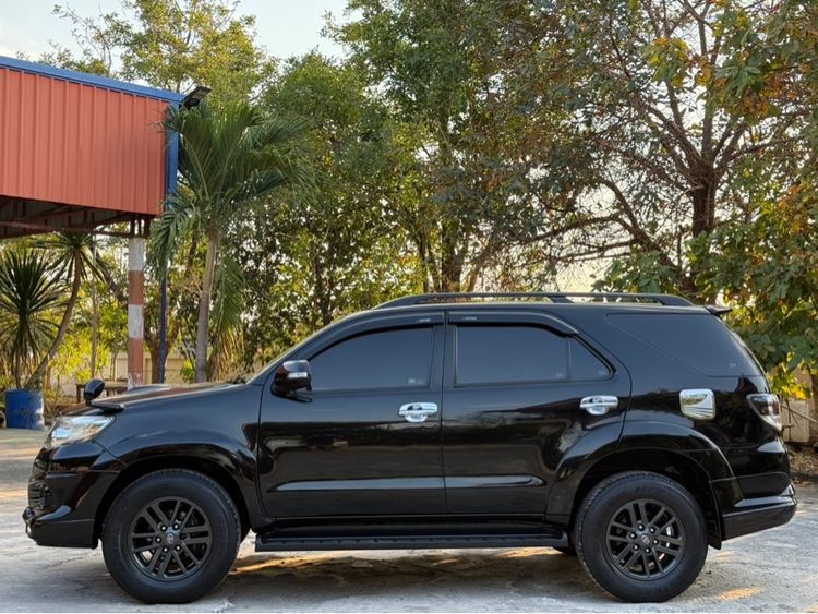 Toyota Fortuner 2015 2.5 V Utility-car ดีเซล ไม่ติดแก๊ส เกียร์อัตโนมัติ ดำ รูปที่ 3
