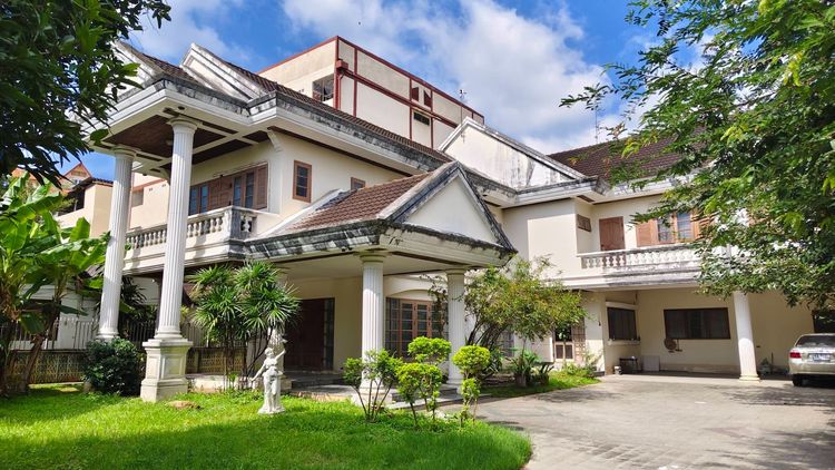 บ้านคฤหาสน์ สันติธรรมช้างเผือก อ.เมือง เชียงใหม่ 217 ตร.ว.