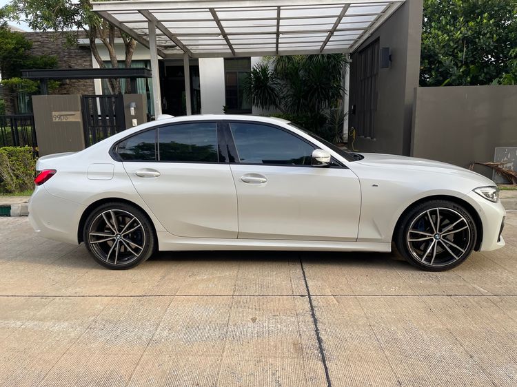 BMW Series 3 2021 330e Sedan ปลั๊กอินไฮบริด (PHEV) ไม่ติดแก๊ส เกียร์อัตโนมัติ ขาว รูปที่ 2