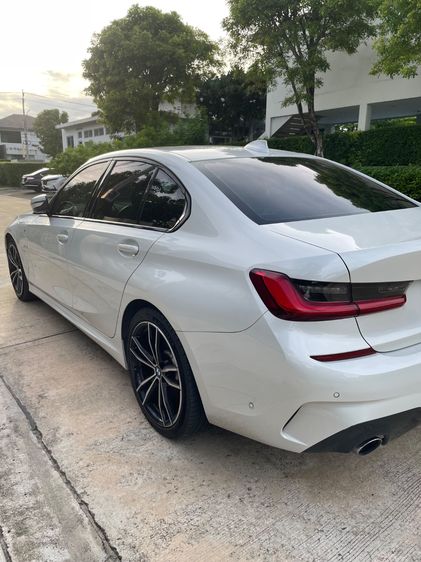 BMW Series 3 2021 330e Sedan ปลั๊กอินไฮบริด (PHEV) ไม่ติดแก๊ส เกียร์อัตโนมัติ ขาว รูปที่ 4