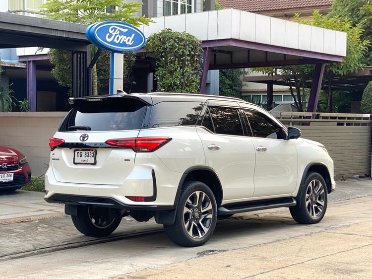 Toyota Fortuner 2022 2.8 Legender Black Top Utility-car ดีเซล ไม่ติดแก๊ส เกียร์อัตโนมัติ ขาว รูปที่ 4